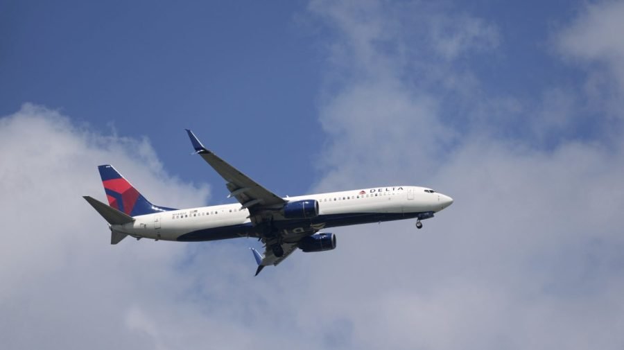 You are currently viewing Delta, United ban humanoid and animal robots from flights