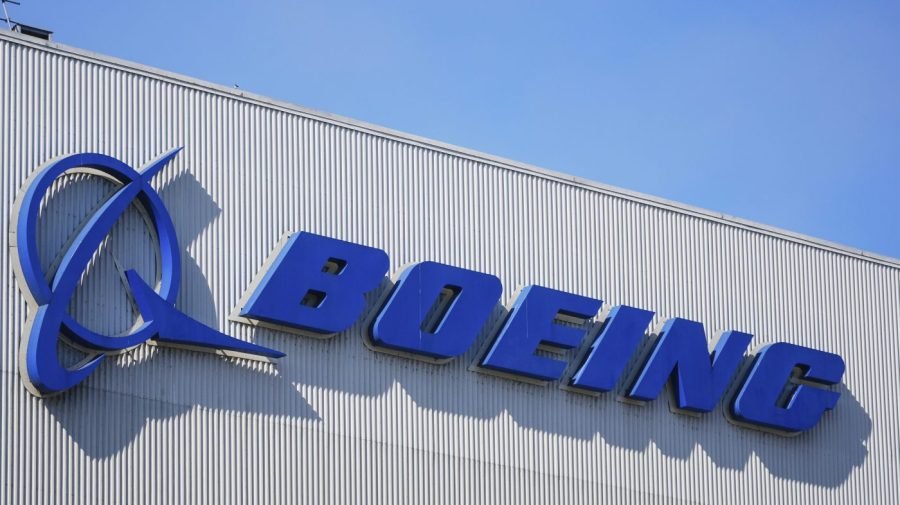 You are currently viewing Boeing takes $280 million hit on troubled Air Force One program
