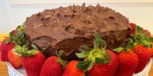 Read more about the article Whenever I host dinner parties, my friends beg me to make Joanna Gaines’ decadent chocolate-cola cake