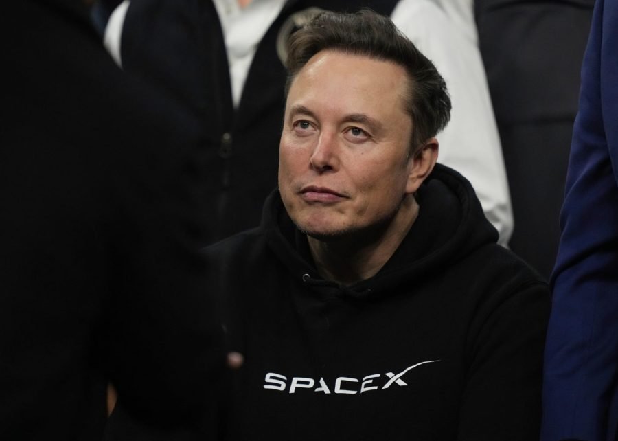 You are currently viewing Elon Musk says he backs ‘normal people’  when asked about support for ‘far right’