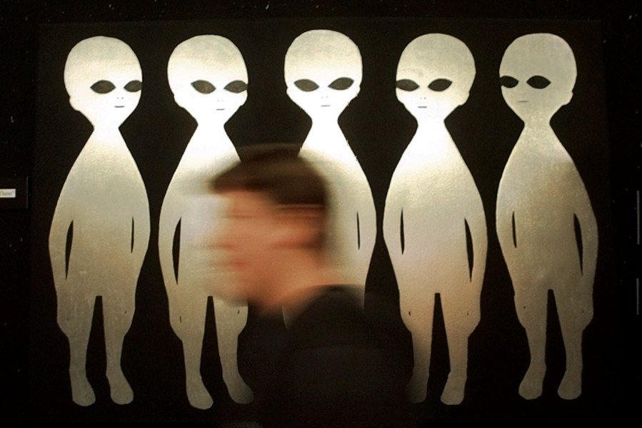 You are currently viewing Are space aliens real, and have they visited us?