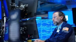Read more about the article Economic pessimism eases slightly: Gallup