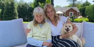 Read more about the article I promised to care for my mom with Alzheimer’s. I’m building a tiny home in our yard instead of choosing a care facility.