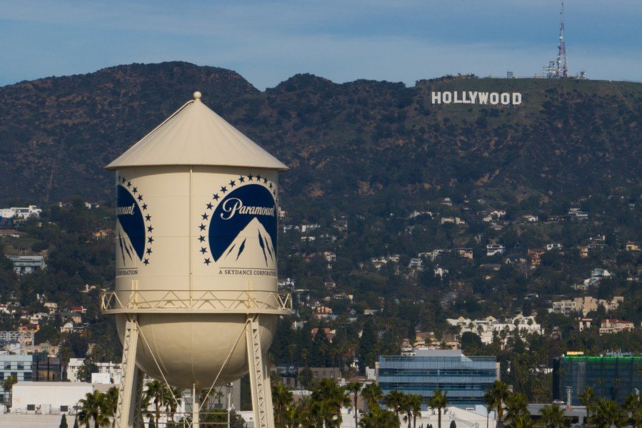 You are currently viewing Paramount Skydance agrees to hold off on Warner Bros. merger 