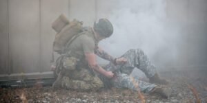 Read more about the article The war in Ukraine is exposing the dangers of prolonged tourniquet use. US special operations medics are adapting.