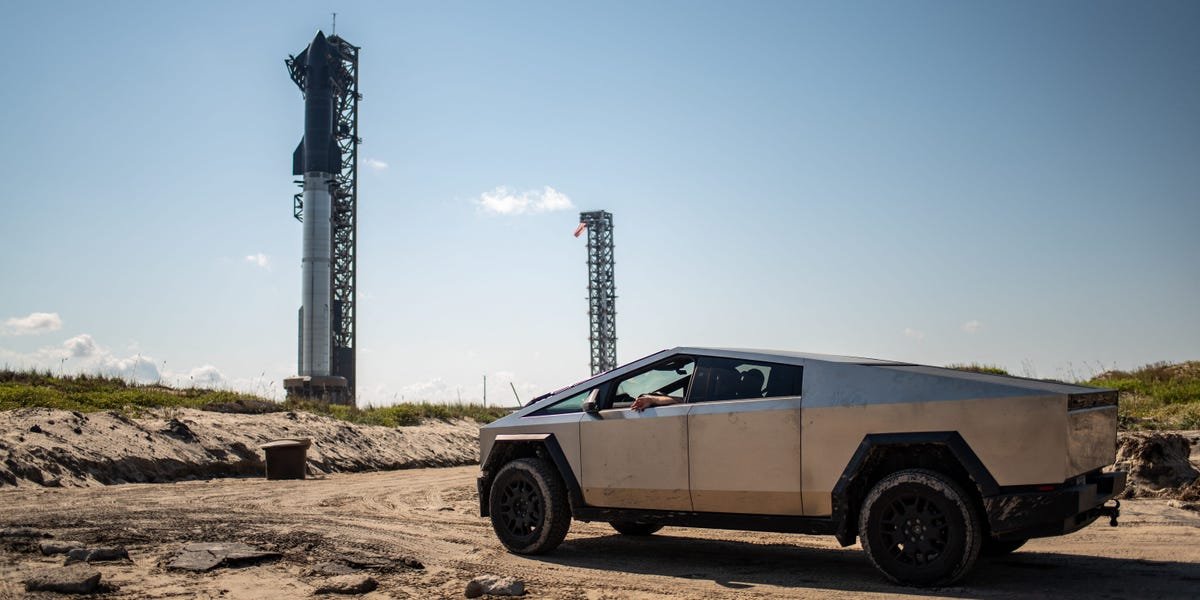 You are currently viewing Tesla investors want answers about a potential merger with SpaceX