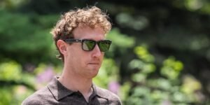 Read more about the article 21 successful tech moguls who never graduated college