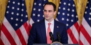 Read more about the article A top White House official is escalating the fight over Moonshot AI’s viral Kimi K3 model