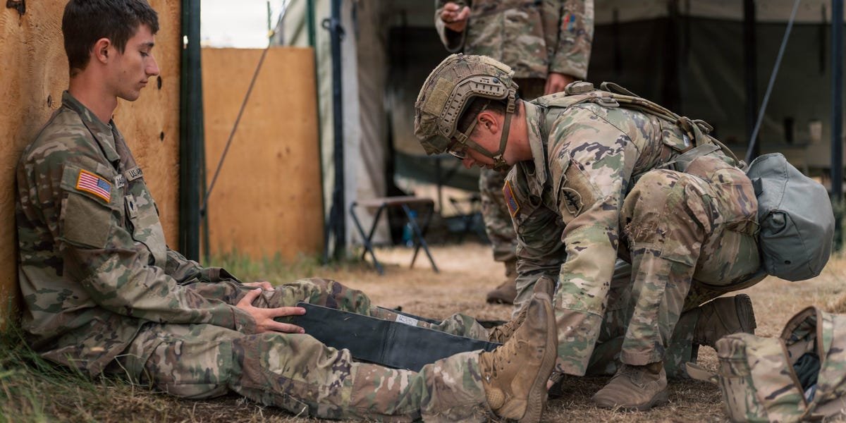 Read more about the article Modern war demands more of special operations medics. AI is helping the Army cram in more of what they need most in training.