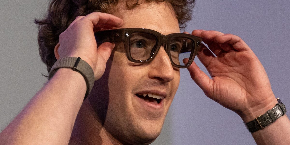 Read more about the article Instagram is now banning pickup artists and pranksters who use Meta glasses