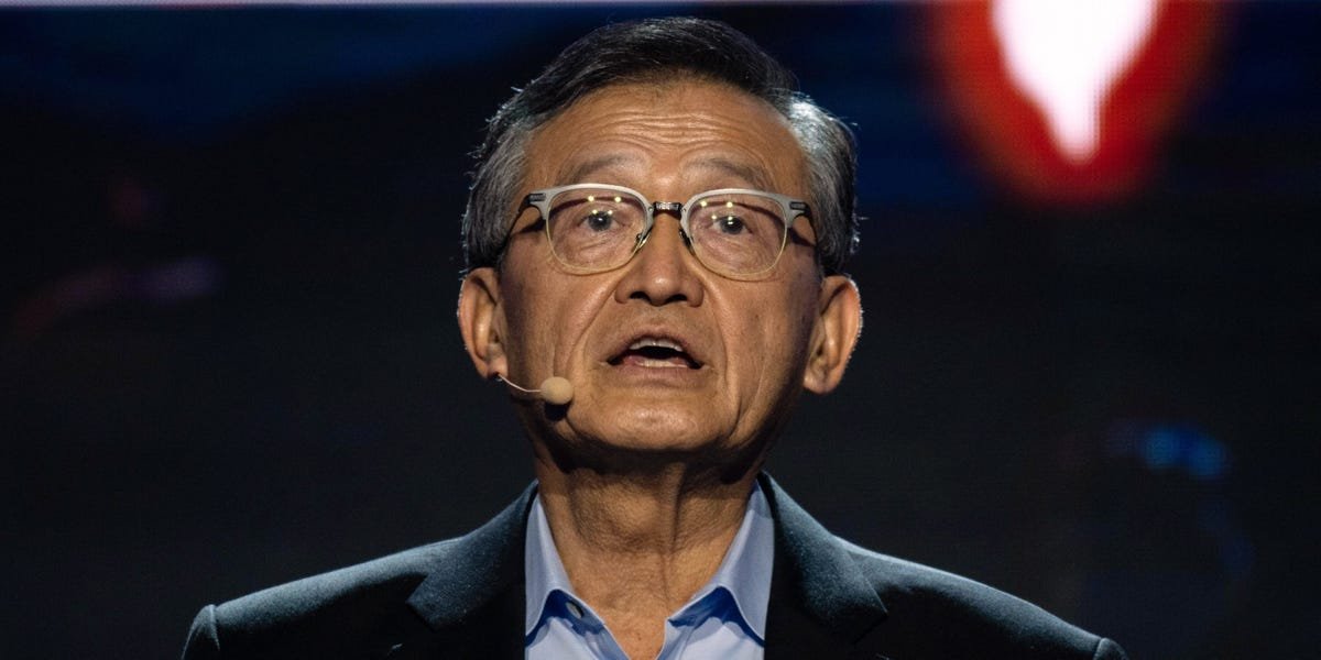 Read more about the article Intel looked like a fallen giant. Now it’s posting its fastest revenue growth in 15 years.