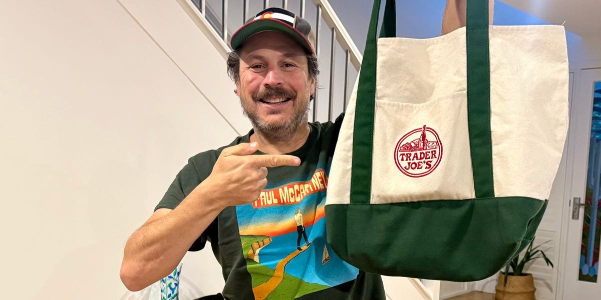You are currently viewing I shop for Trader Joe’s tote bags whenever I’m in the US — then sell them for nearly 10 times the price