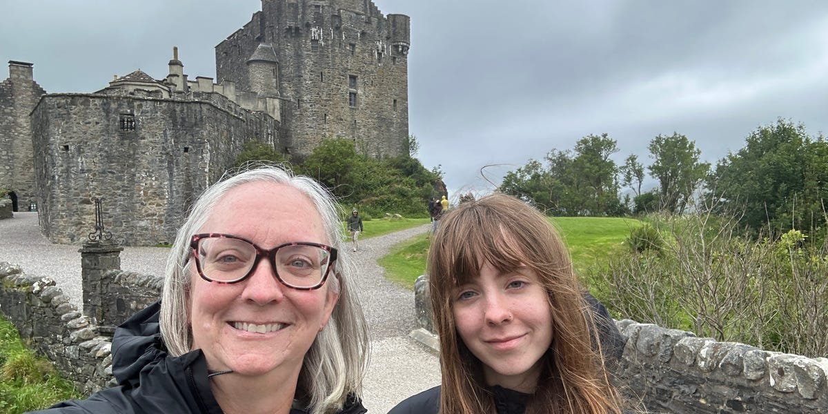 Read more about the article I took my teen on a group tour in Scotland. I worried she’d be out of place, but she proved how grown-up she is.