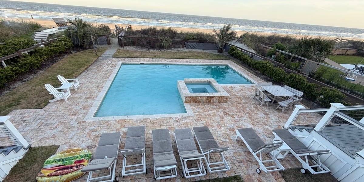 You are currently viewing We spent $16,000 on a beach house rental for a week. It was worth it.