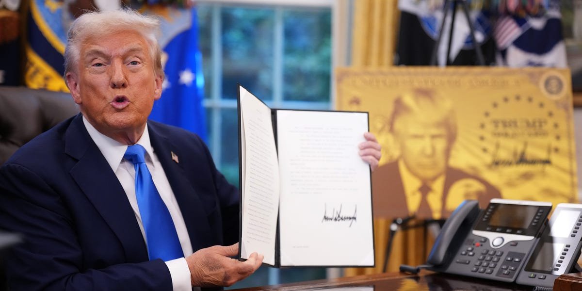 You are currently viewing A federal appeals court rejects Trump’s bid to keep in place the $100,000 H-1B visa fee
