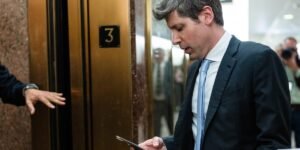 Read more about the article Sam Altman says he got ‘addicted’ to TikTok, including a Saturday afternoon where he scrolled ‘for like 3 hours’