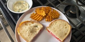 Read more about the article I tried Ina Garten’s tomato sandwich recipe — and found it to be the perfect easy summer lunch