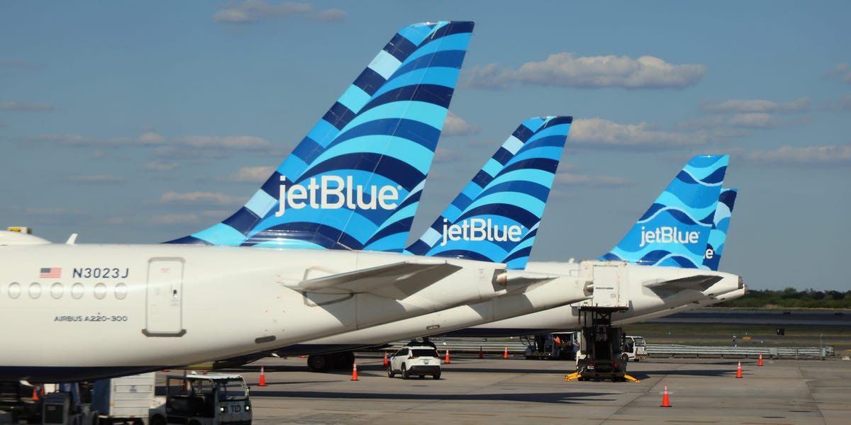 You are currently viewing Airlines are offering ‘basic premium’ fares. Beware the potential catch.