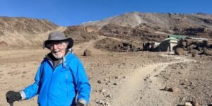 Read more about the article A retired doctor started exercising seriously at 50. At 90, he climbed Kilimanjaro.
