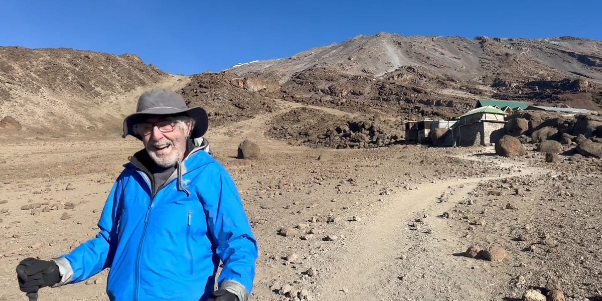 You are currently viewing A retired doctor started exercising seriously at 50. At 90, he climbed Kilimanjaro.