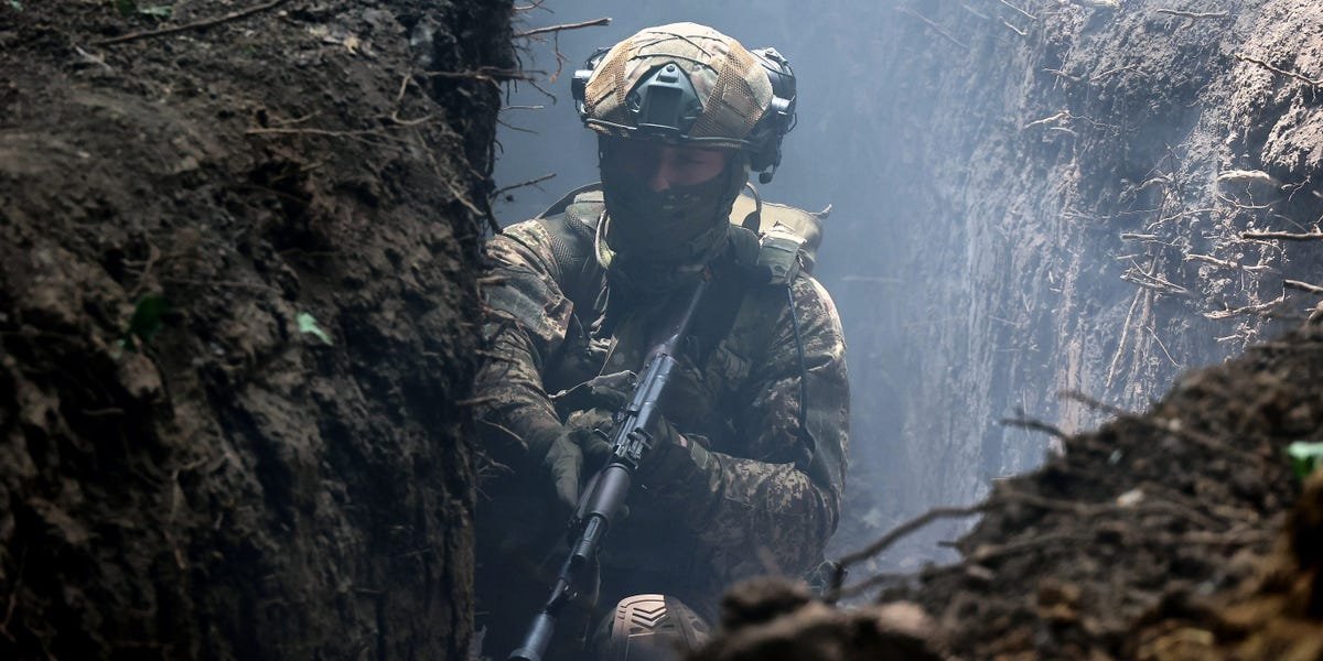 You are currently viewing Ukrainian soldier says the drone-filled ‘zero line’ is so dangerous that troops sometimes have to wait a week just to move 300 meters
