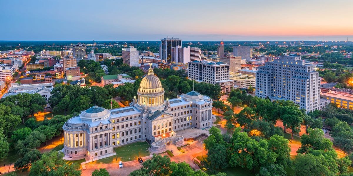You are currently viewing Rivers, railroads, and political bribes: How every state capital was chosen