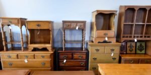 Read more about the article 8 mistakes you should never make when thrifting for furniture and decor, according to interior designers