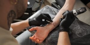 Read more about the article An AI startup’s tattoo-for-an-interview stunt set off a Silicon Valley backlash. Now the founder is apologizing.
