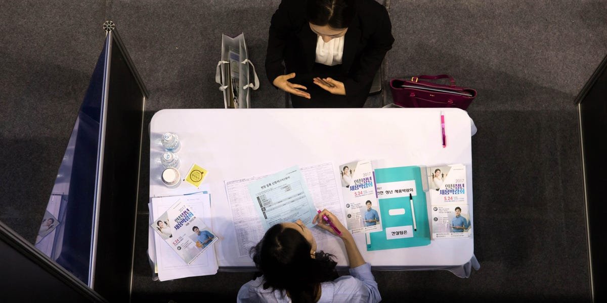 You are currently viewing Tech firms are bringing job interviews back in person to stop AI use, RTO guru says