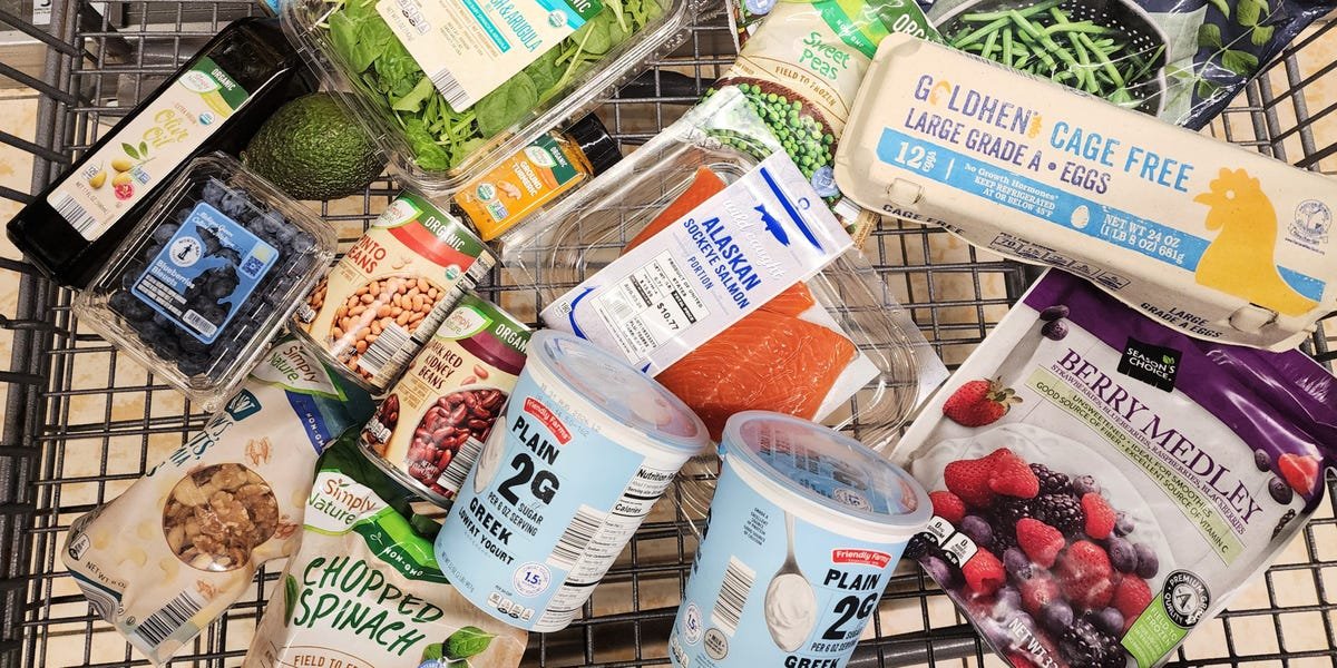 You are currently viewing I’m a registered dietitian. Here are 12 of my favorite budget-friendly anti-inflammatory foods at Aldi.