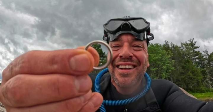 You are currently viewing N.S. metal detector operator dives to find Louisiana man’s submerged wedding band