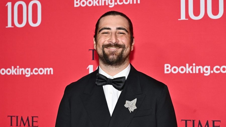 You are currently viewing Noah Kahan hits Trump over use of song in social post: ‘Would never approve’