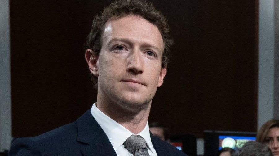 Read more about the article Zuckerberg knocks AI development centralization, control