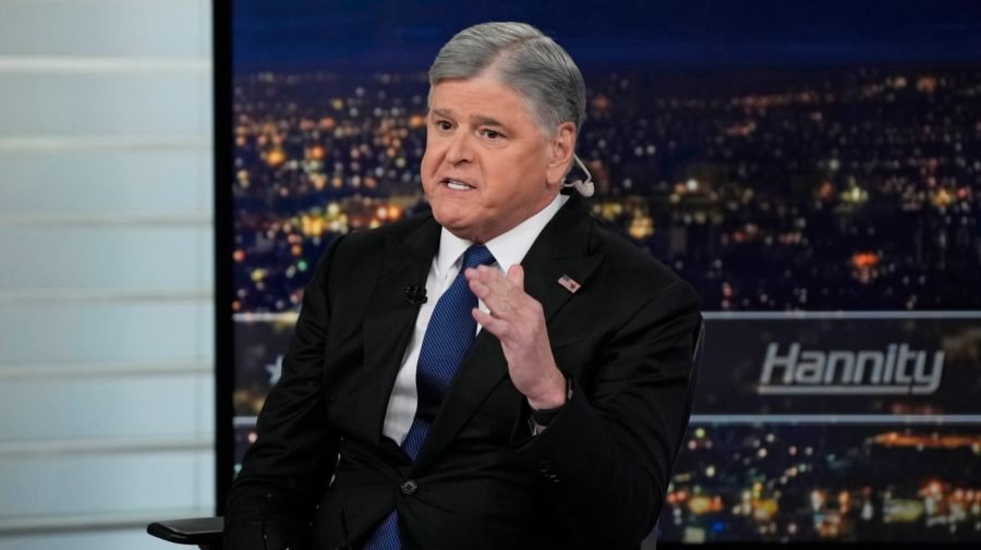 You are currently viewing Piker challenges Hannity to book him for appearance