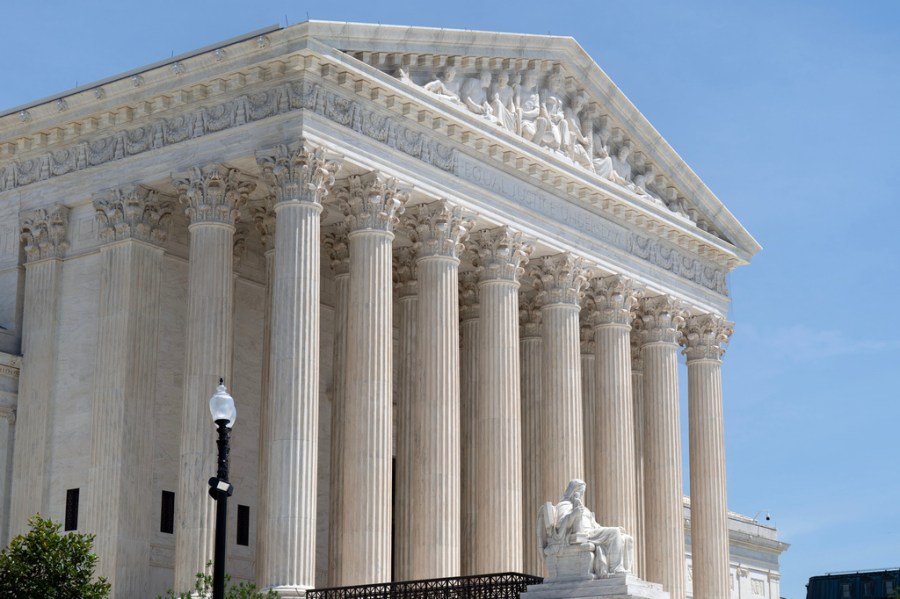 You are currently viewing DOJ asks Supreme Court to restore Trump’s mail-in voting executive order