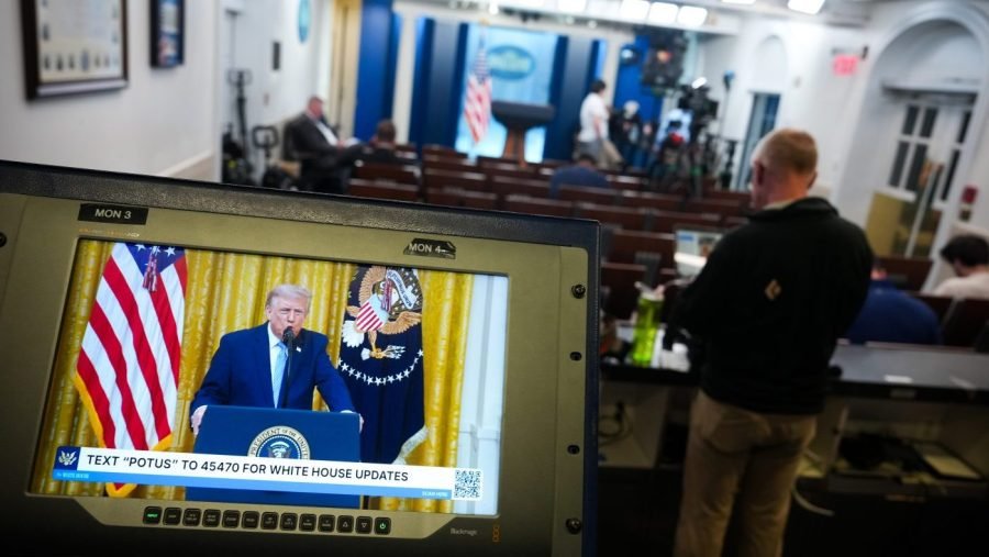 You are currently viewing Trump’s teleprompter operator who bet on speeches no longer working in the government
