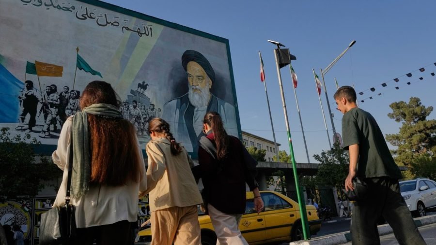 You are currently viewing Iran marks first night without US strikes in two weeks as tensions persist