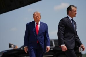 Read more about the article Trump loves using soldiers as props — until they make him look bad