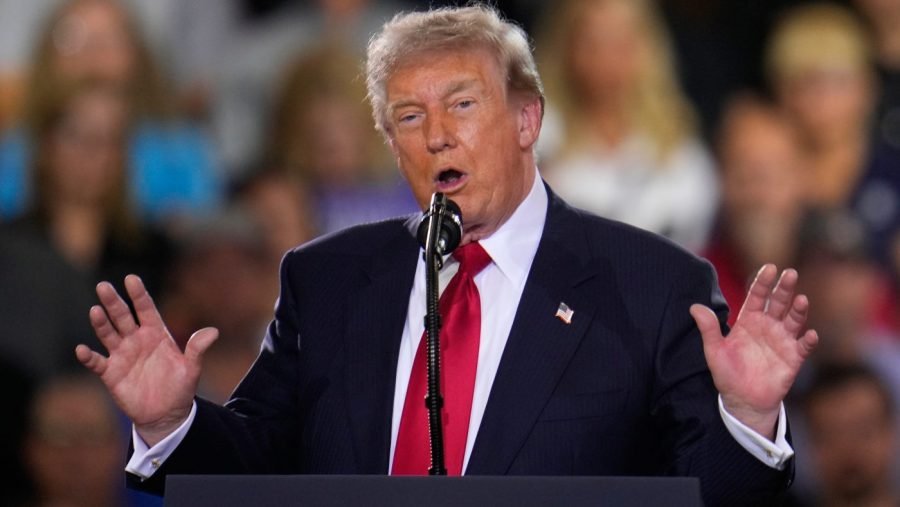 You are currently viewing Trump sounds communism alarm in Michigan but doesn’t mention El-Sayed