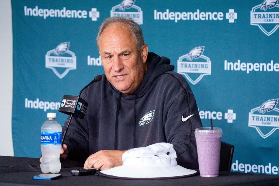 You are currently viewing NFL coach jabs at Fauci while taking questions from reporters