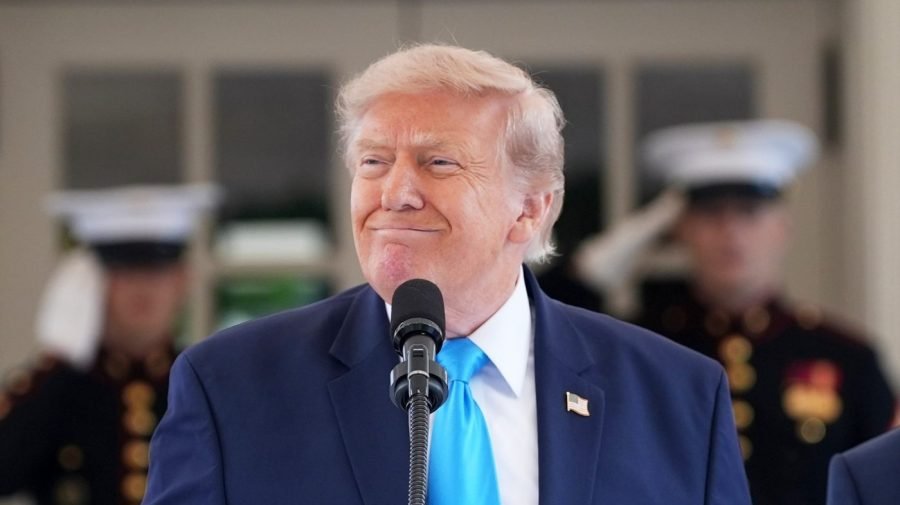 You are currently viewing Live updates: Trump takes Cabinet to Camp David