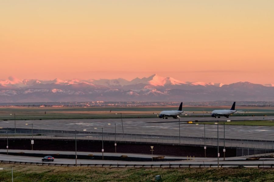 You are currently viewing Emotions erupt at Denver airport after ICE detains woman accused of overstaying visa