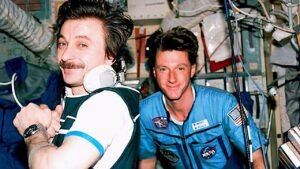 Read more about the article We talk with astronaut Michael Foale about the 1997 Space Station Mir crisis: ‘He took all the blame of the collision on his shoulders’