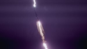 Read more about the article Epic photo captures lightning striking a Chinese rocket during liftoff