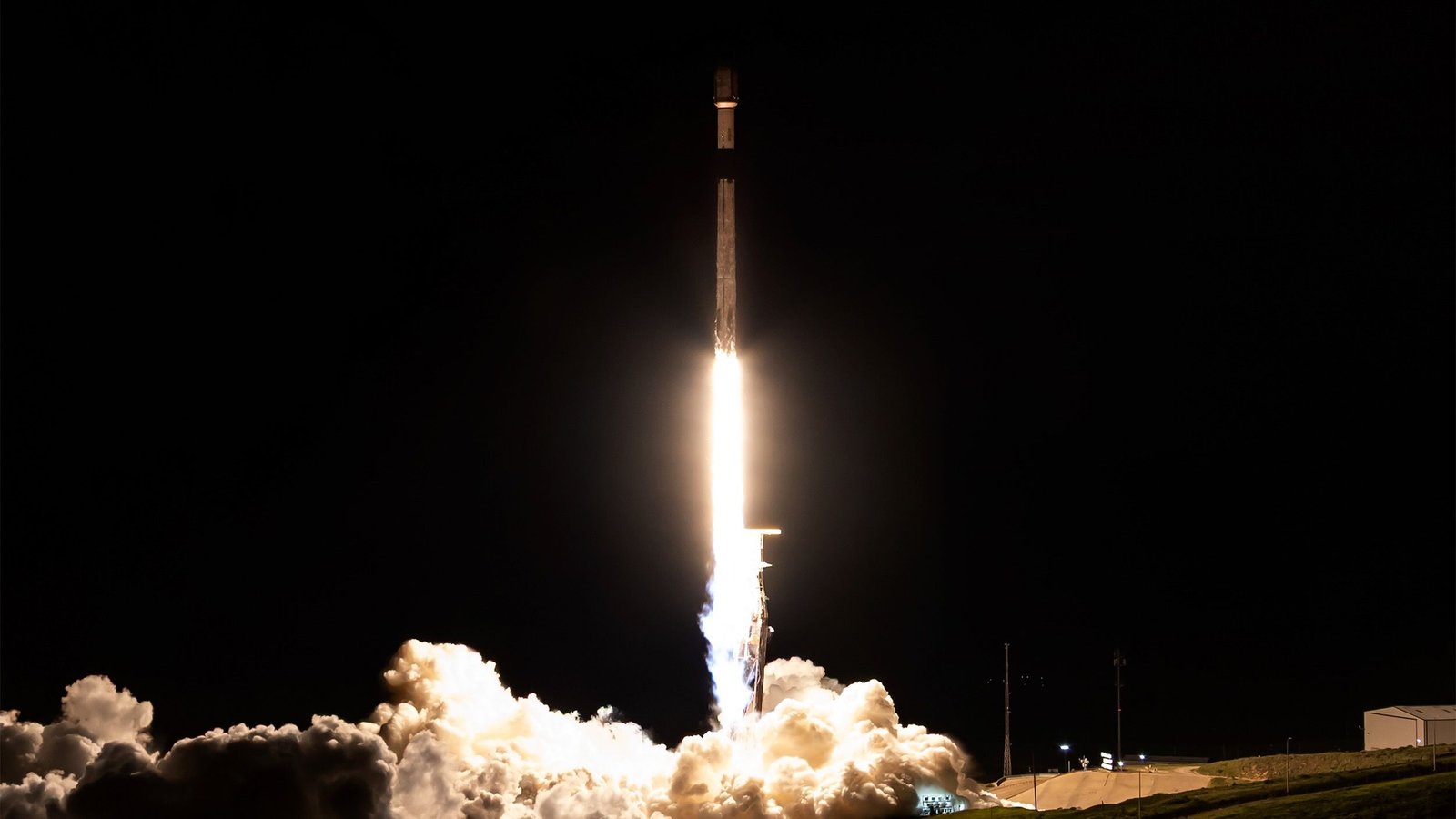 You are currently viewing SpaceX launching secret US spy satellite early on July 30: Watch it live