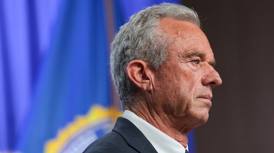 You are currently viewing Senate Democrats ask RFK Jr. if family will benefit from vaccine settlement