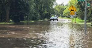 Read more about the article Monday thunderstorm floods roads, halts traffic and transit across Edmonton