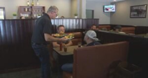 Read more about the article Diner in small Manitoba town attracts international crowd with viral video
