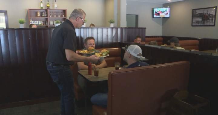 You are currently viewing Diner in small Manitoba town attracts international crowd with viral video
