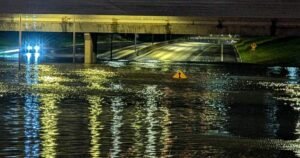 Read more about the article Severe thunderstorm flooding shuts down Whitemud Drive in west Edmonton